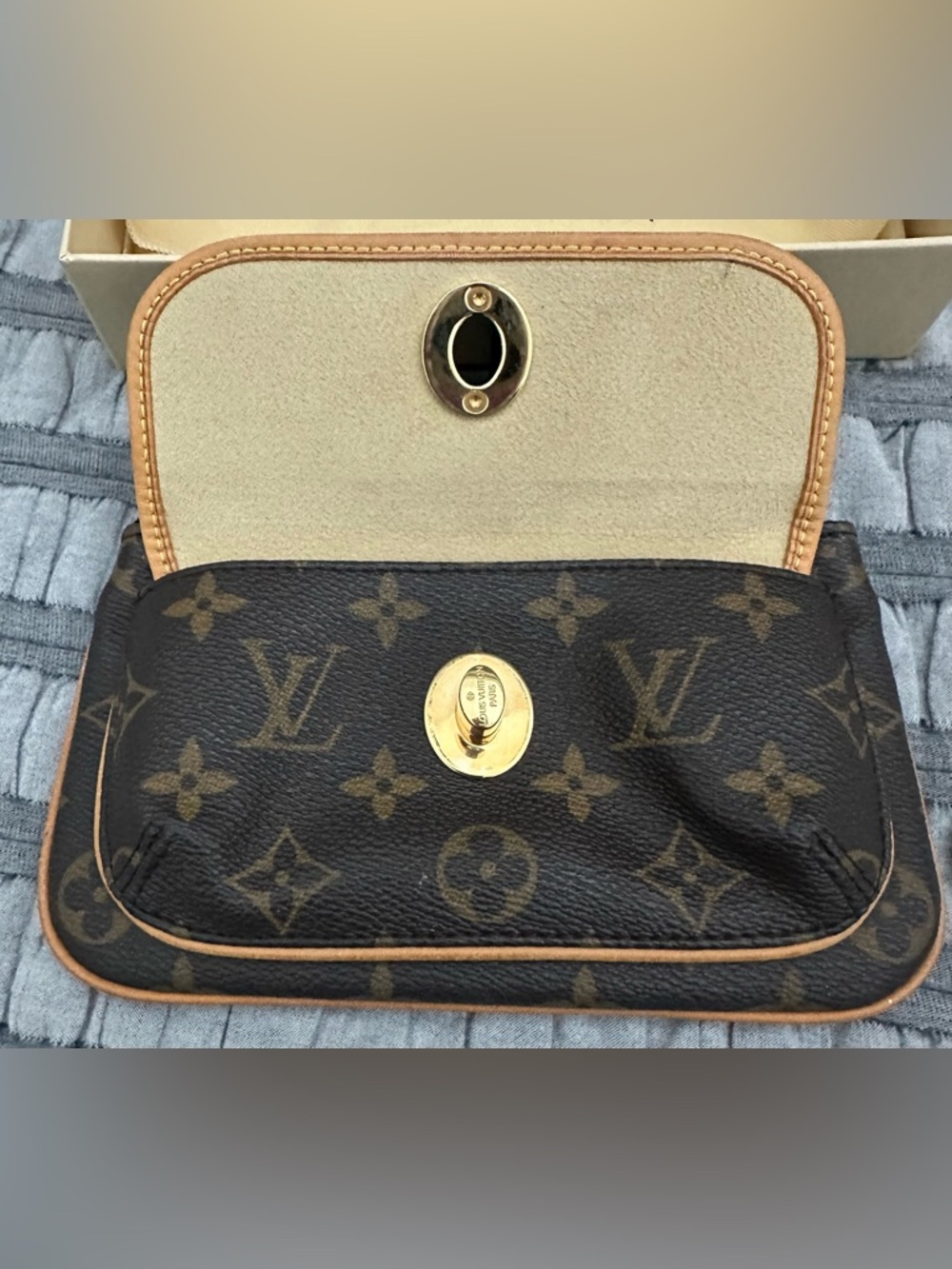 Louis Vuitton Tikal Pochete~100%AUTH
Dust Bag~Box&GENERIC Leather Strap Included - Picture 4 of 16